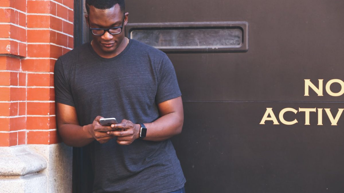 I’m Unable to Love the Girl in my DM: A Poem by Edwin Olu Bestman